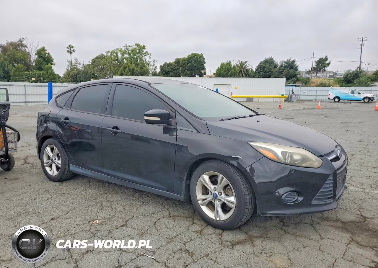 2014 Ford Focus Se VIN:1FADP3K2XEL456063 - 4