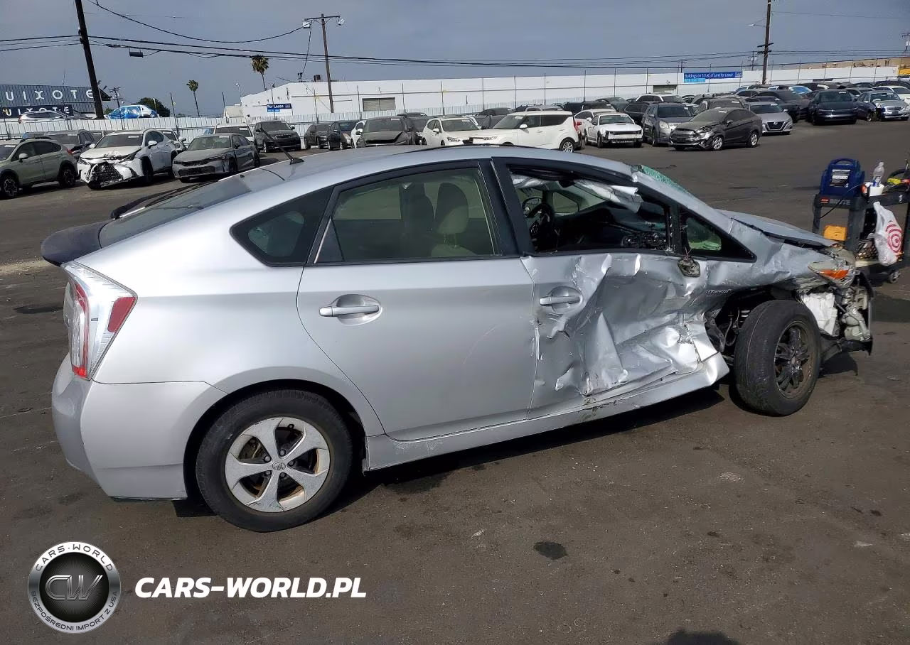 2015 Toyota Prius Two VIN:JTDKN3DUXF0479559 - 3