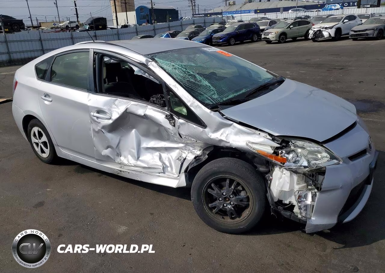 2015 Toyota Prius Two VIN:JTDKN3DUXF0479559 - 4