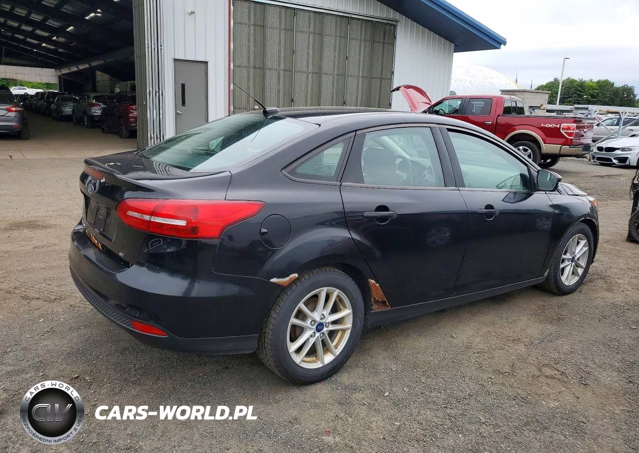 2017 Ford Focus Se VIN:1FADP3F28HL316589 - 3
