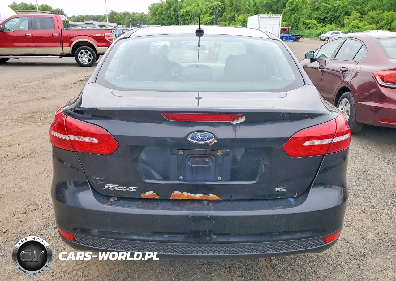 2017 Ford Focus Se VIN:1FADP3F28HL316589 - 6