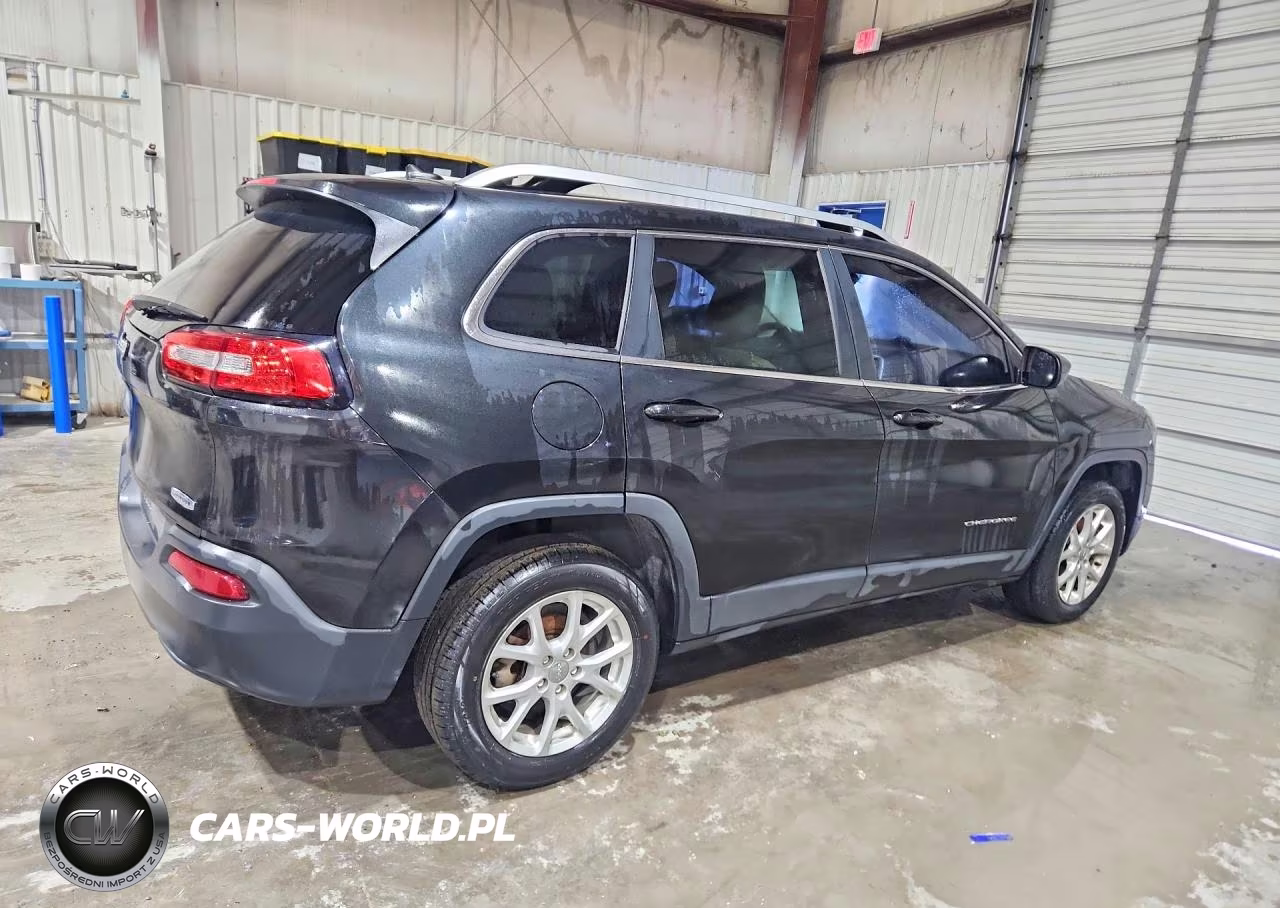 2015 Jeep Cherokee Latitude VIN:1C4PJLCB0FW507741 - 3