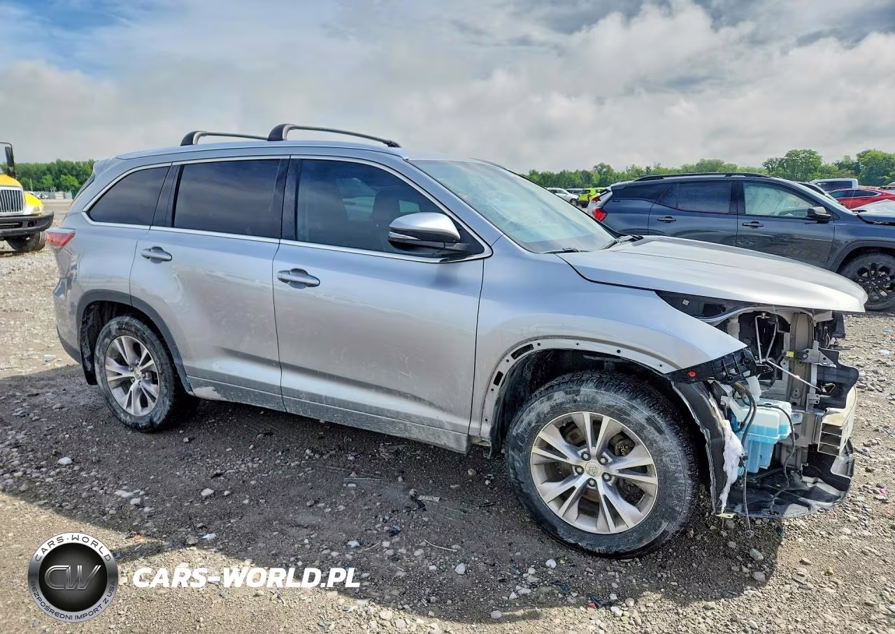 2015 Toyota Highlander Xle VIN:5TDJKRFH4FS218545 - 4