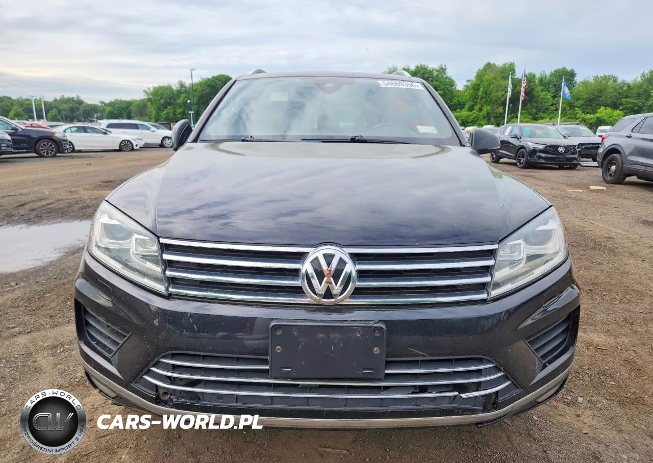 2017 Volkswagen Touareg Wolfsburg VIN:WVGRF7BP9HD000586 - 5