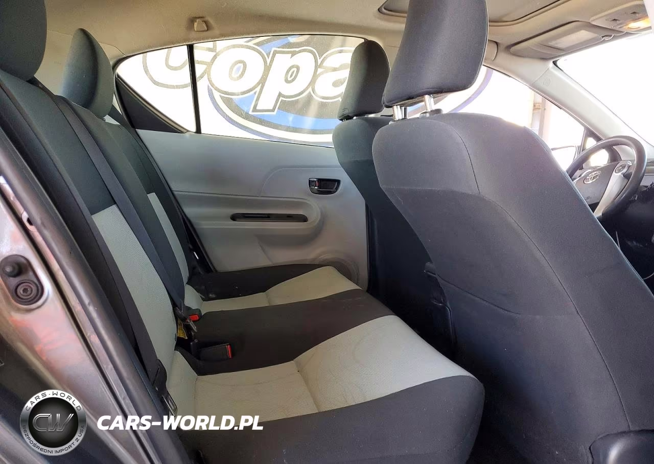 2014 Toyota Prius C Three VIN:JTDKDTB31E1059291 - 10