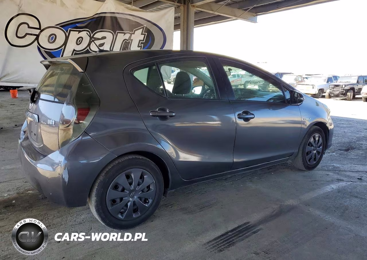 2014 Toyota Prius C Three VIN:JTDKDTB31E1059291 - 3