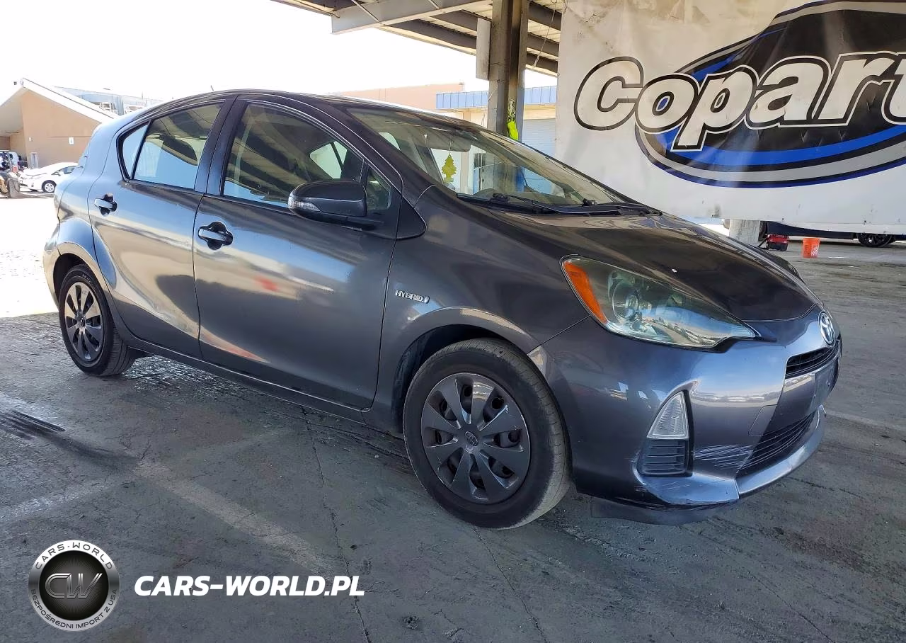 2014 Toyota Prius C Three VIN:JTDKDTB31E1059291 - 4