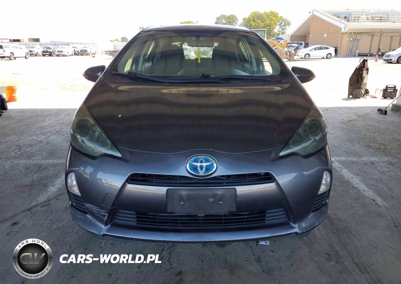 2014 Toyota Prius C Three VIN:JTDKDTB31E1059291 - 5