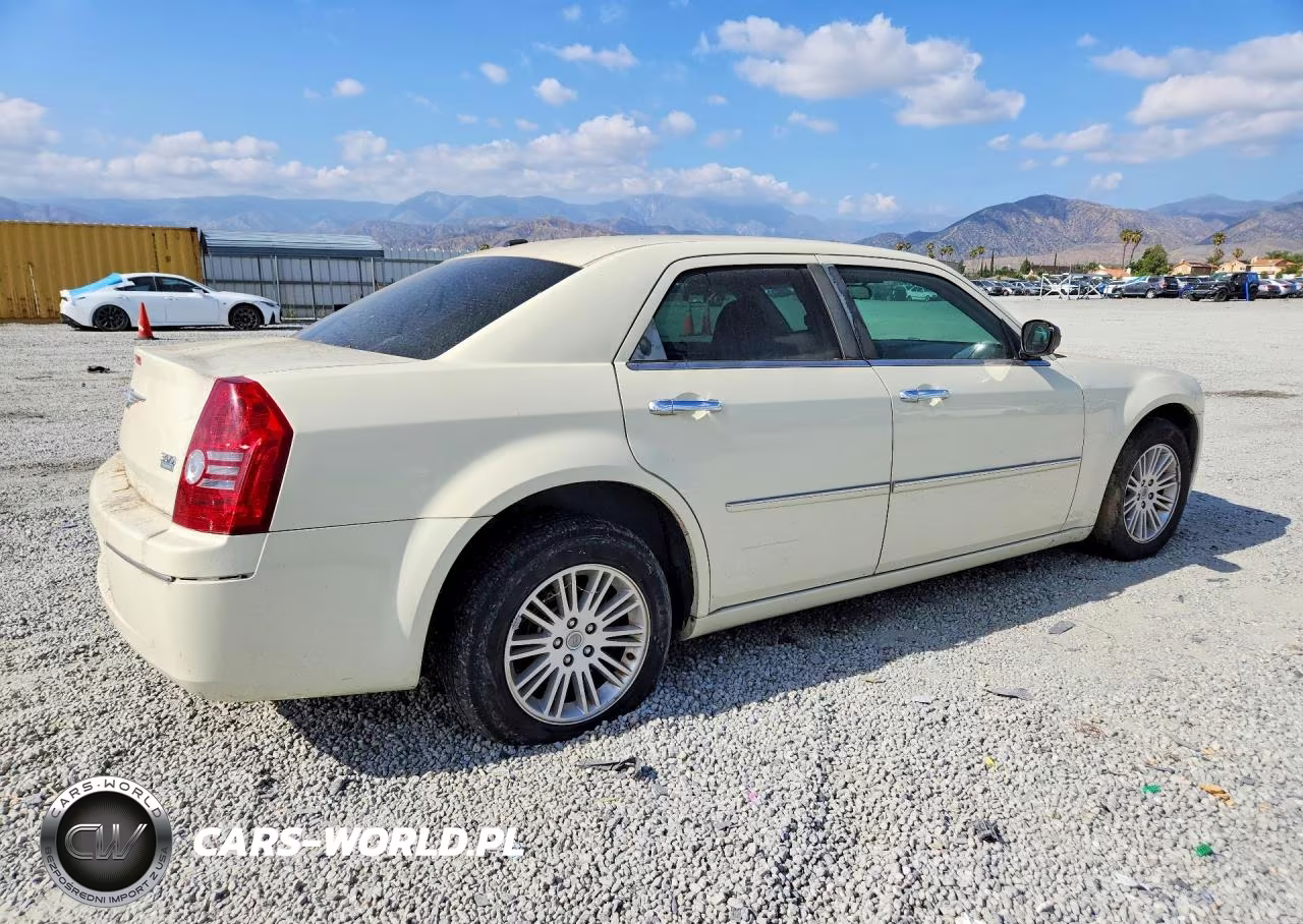 2010 Chrysler 300 Touring VIN:2C3CA5CV3AH325841 - 3