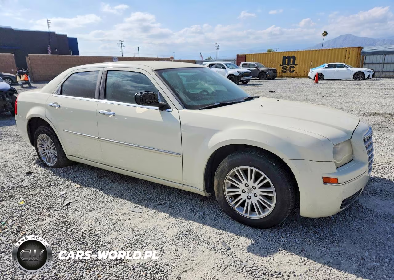 2010 Chrysler 300 Touring VIN:2C3CA5CV3AH325841 - 4