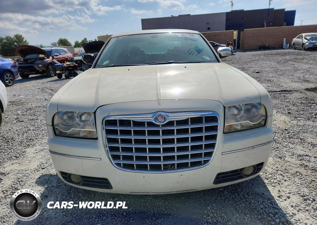 2010 Chrysler 300 Touring VIN:2C3CA5CV3AH325841 - 5