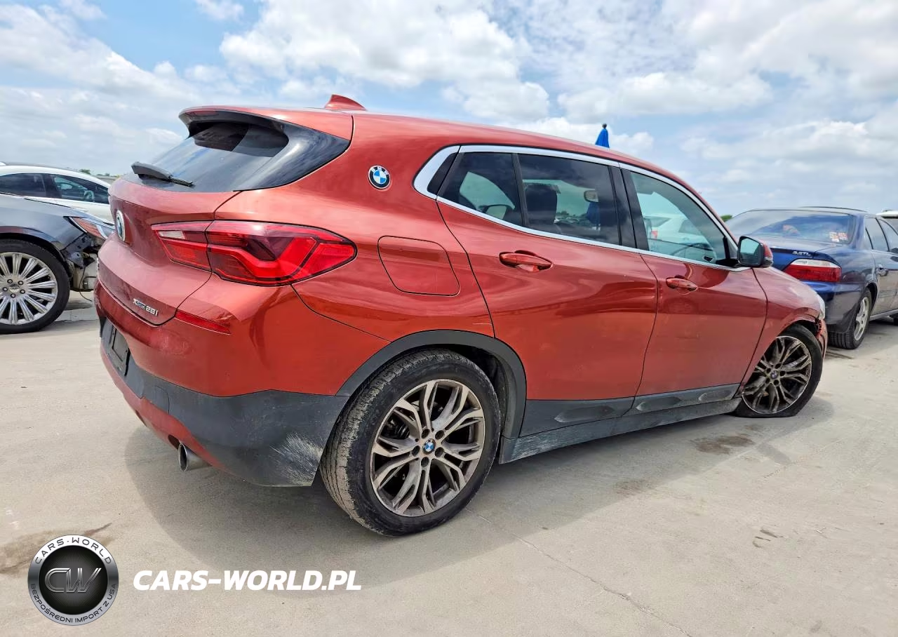 2018 BMW X2 xDrive28I VIN:WBXYJ5C3XJEF75235 - 3