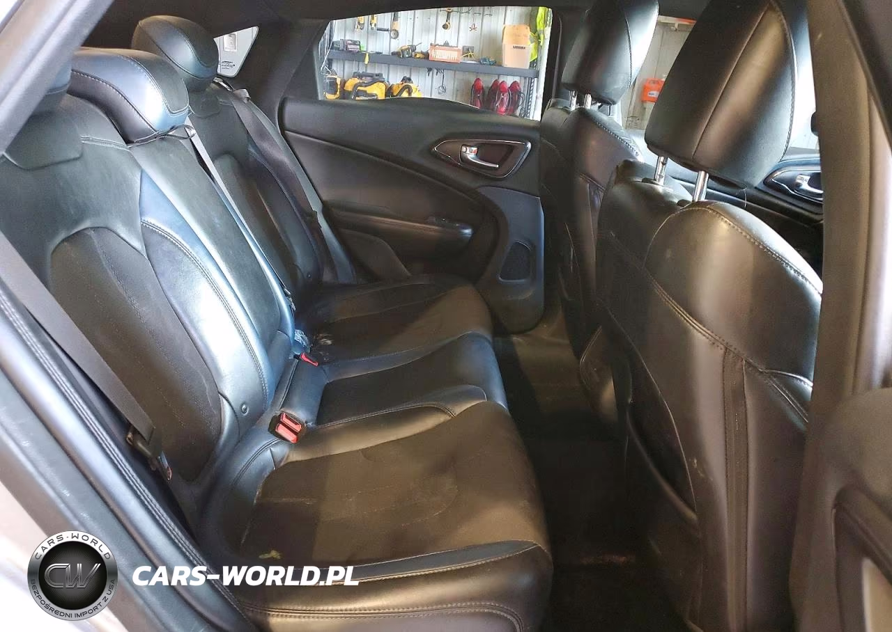 2015 Chrysler 200 S VIN:1C3CCCBB9FN585164 - 10