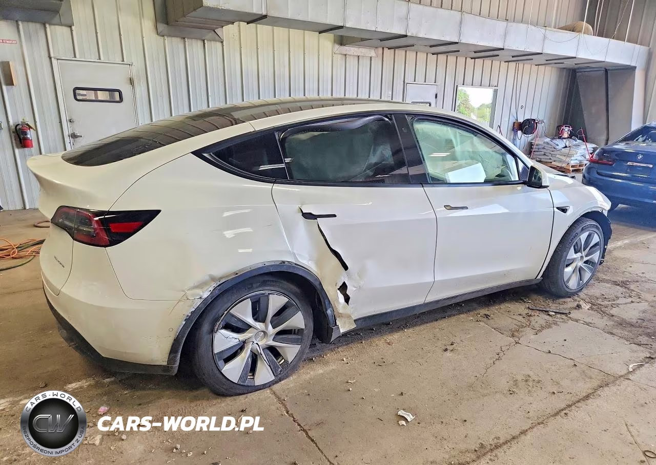2021 Tesla Model Y VIN:5YJYGDEE6MF246682 - 3