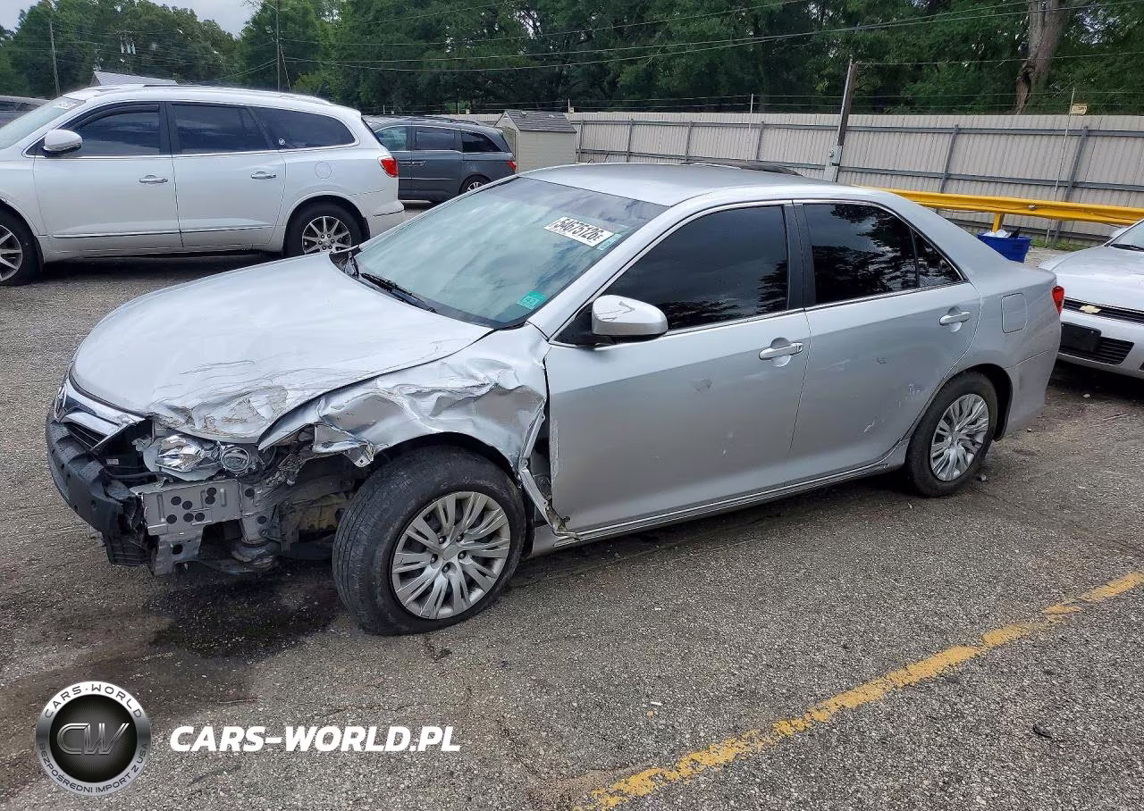 2012 Toyota Camry Le – zdjęcie 1 z 12
