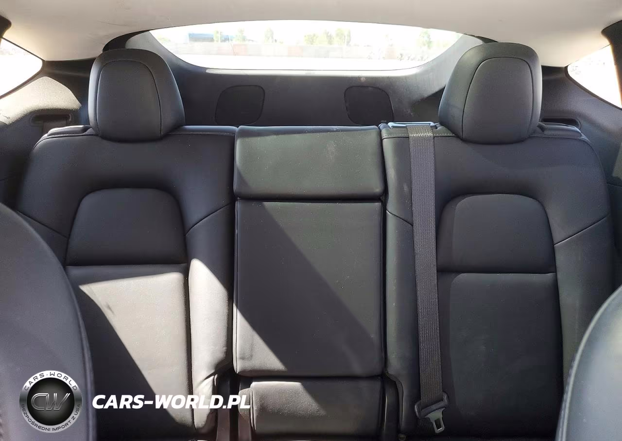 2020 Tesla Model Y VIN:5YJYGDEE8LF011103 - 10