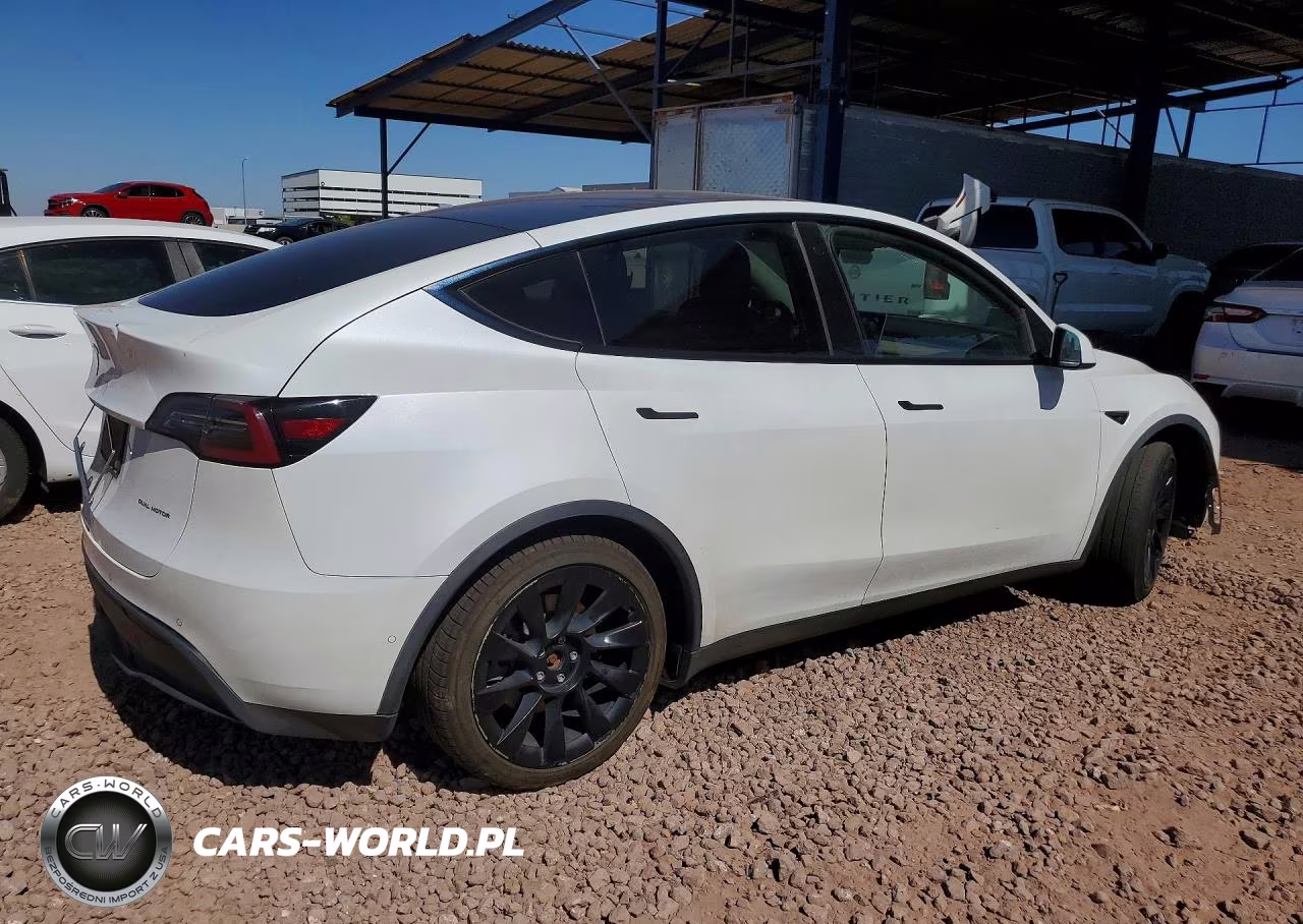 2020 Tesla Model Y VIN:5YJYGDEE8LF011103 - 3