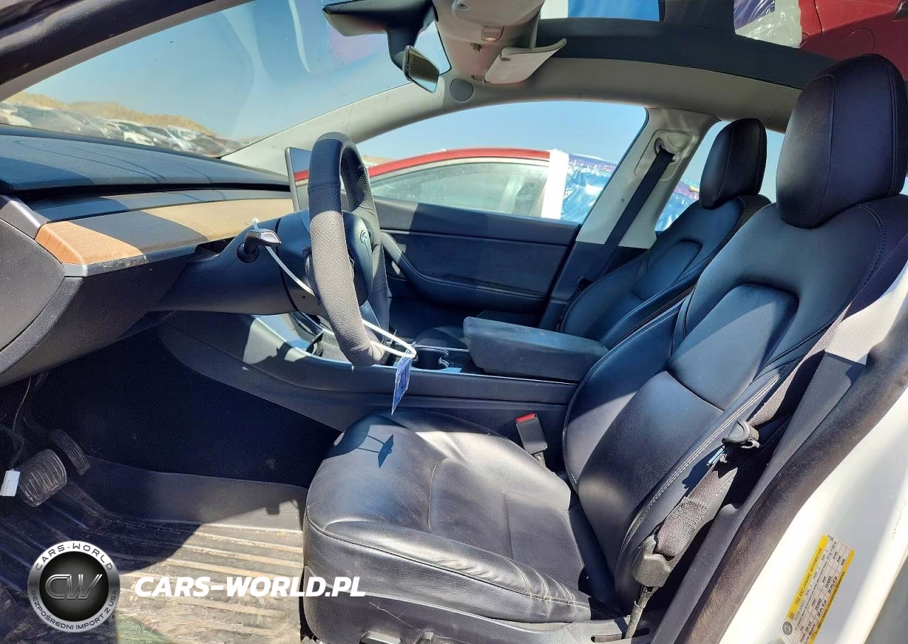 2020 Tesla Model Y VIN:5YJYGDEE8LF011103 - 7