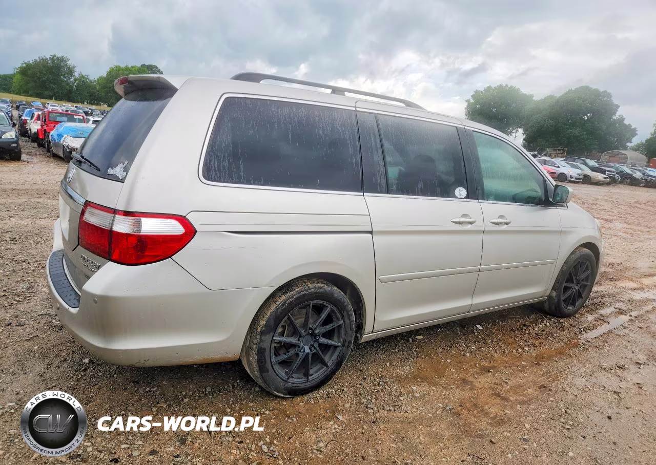 2005 Honda Odyssey Touring VIN:5FNRL38875B006672 - 3