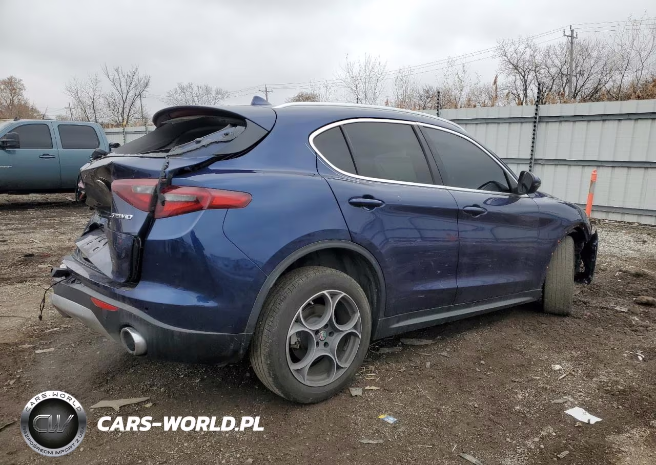 2018 Alfa Romeo Stelvio VIN:ZASFAKAN4J7B59536 - 3