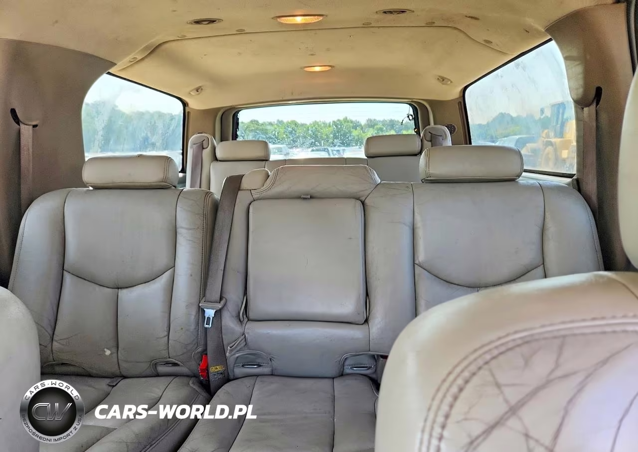 2004 Chevrolet Suburban C1500 VIN:1GNEC16T64J199373 - 10