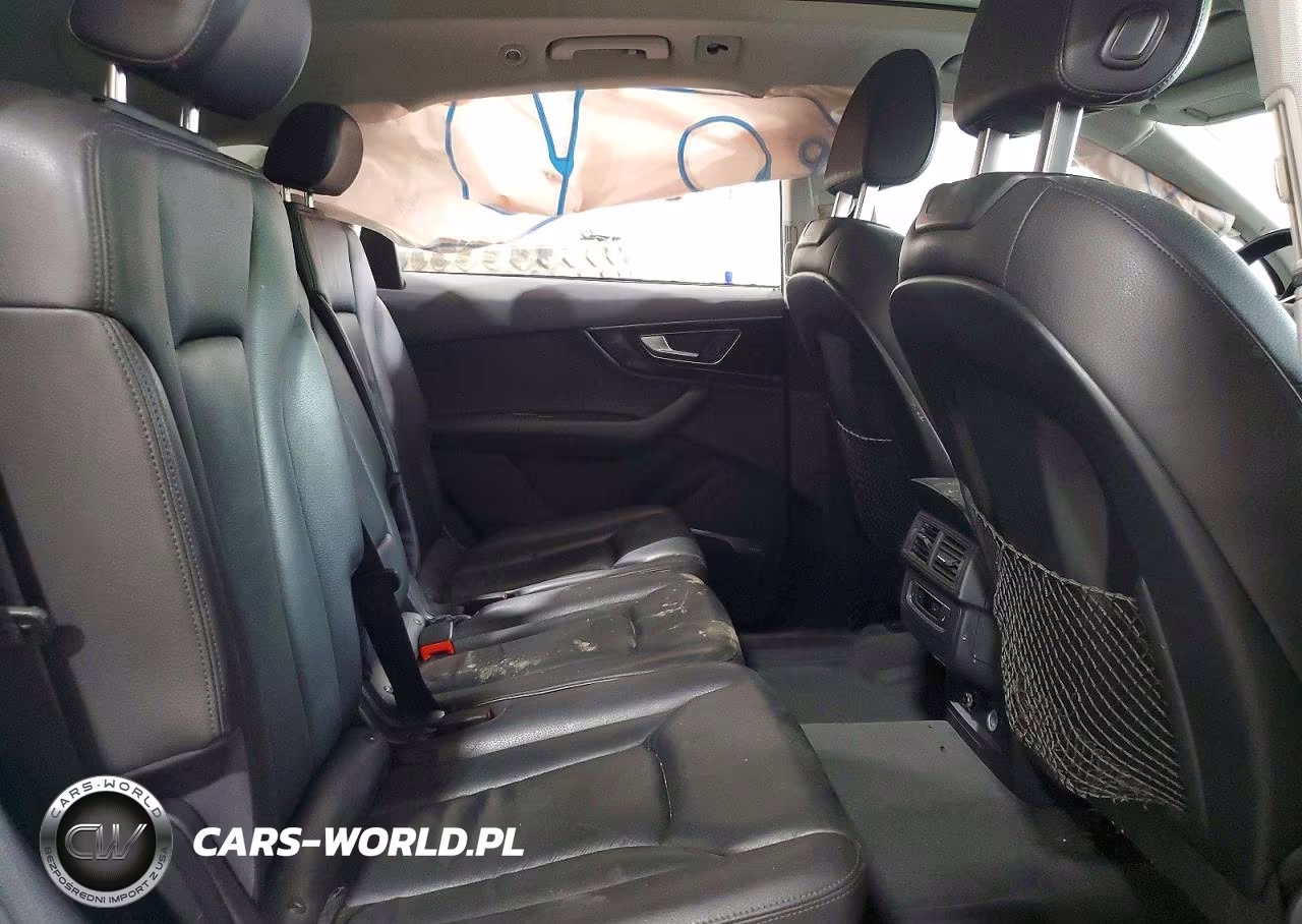 2018 Audi Q7 Premium Plus VIN:WA1LAAF7XJD001911 - 10