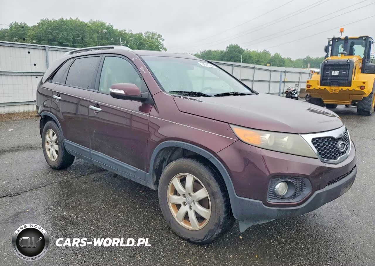 2013 Kia Sorento Lx VIN:5XYKT4A62DG358002 - 4