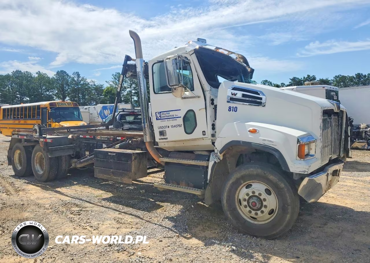 2017 Western Star 4700 Roll-Off Container Truck