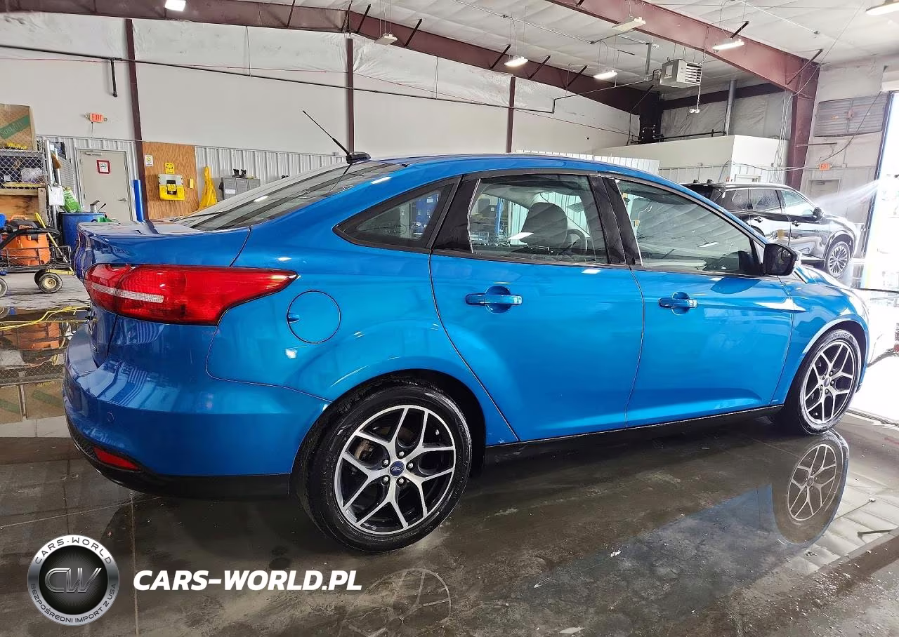 2017 Ford Focus Sel VIN:1FADP3H23HL245007 - 3