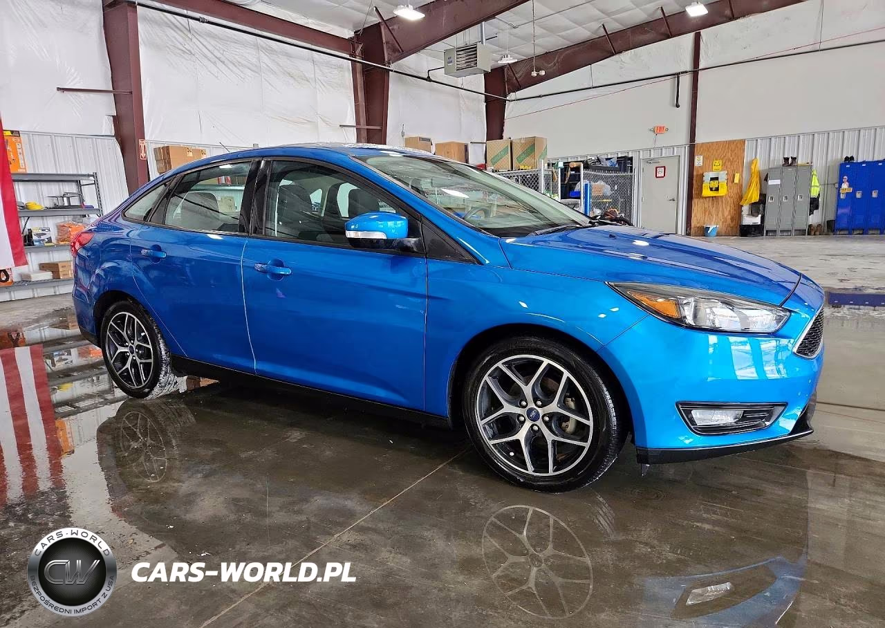 2017 Ford Focus Sel VIN:1FADP3H23HL245007 - 4