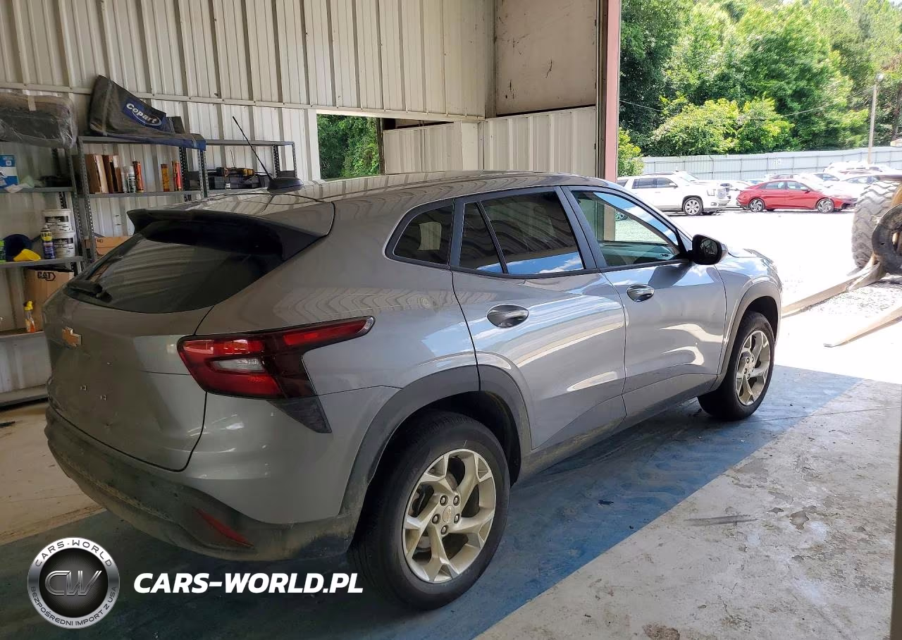 2025 Chevrolet Trax Ls VIN:KL77LFEP4SC336134 - 3