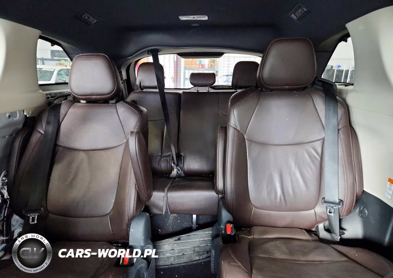 2024 Toyota Sienna Platinum 7-Passenger VIN:5TDESKFC5RS113692 - 10