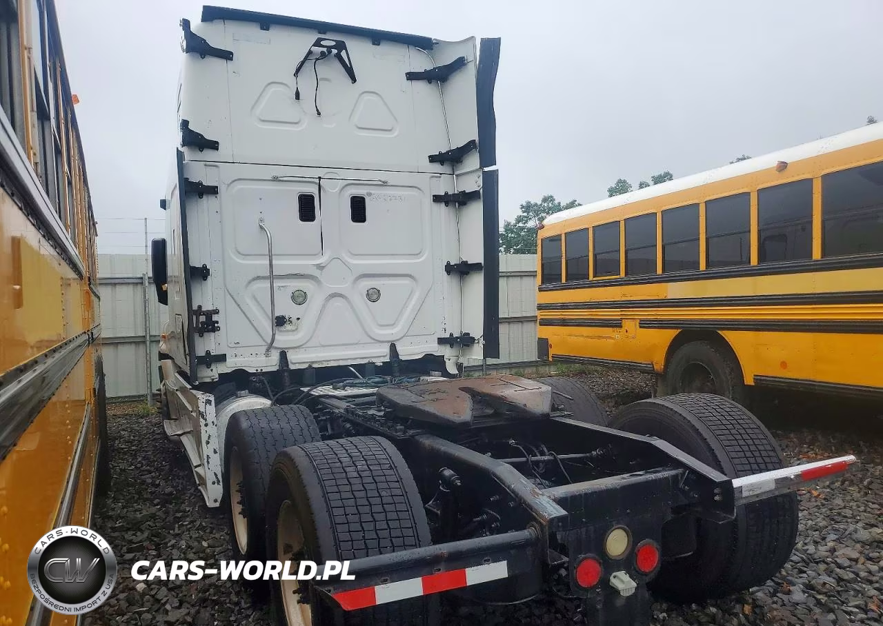 2013 Freightliner Cascadia 125 VIN:1FUJGLDR3DSBR0067 - 3