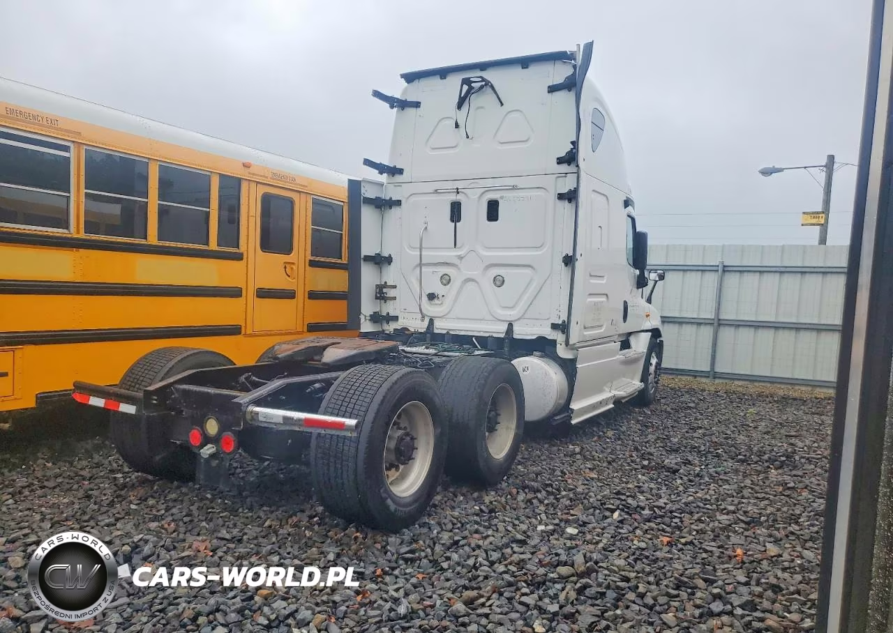 2013 Freightliner Cascadia 125 VIN:1FUJGLDR3DSBR0067 - 4