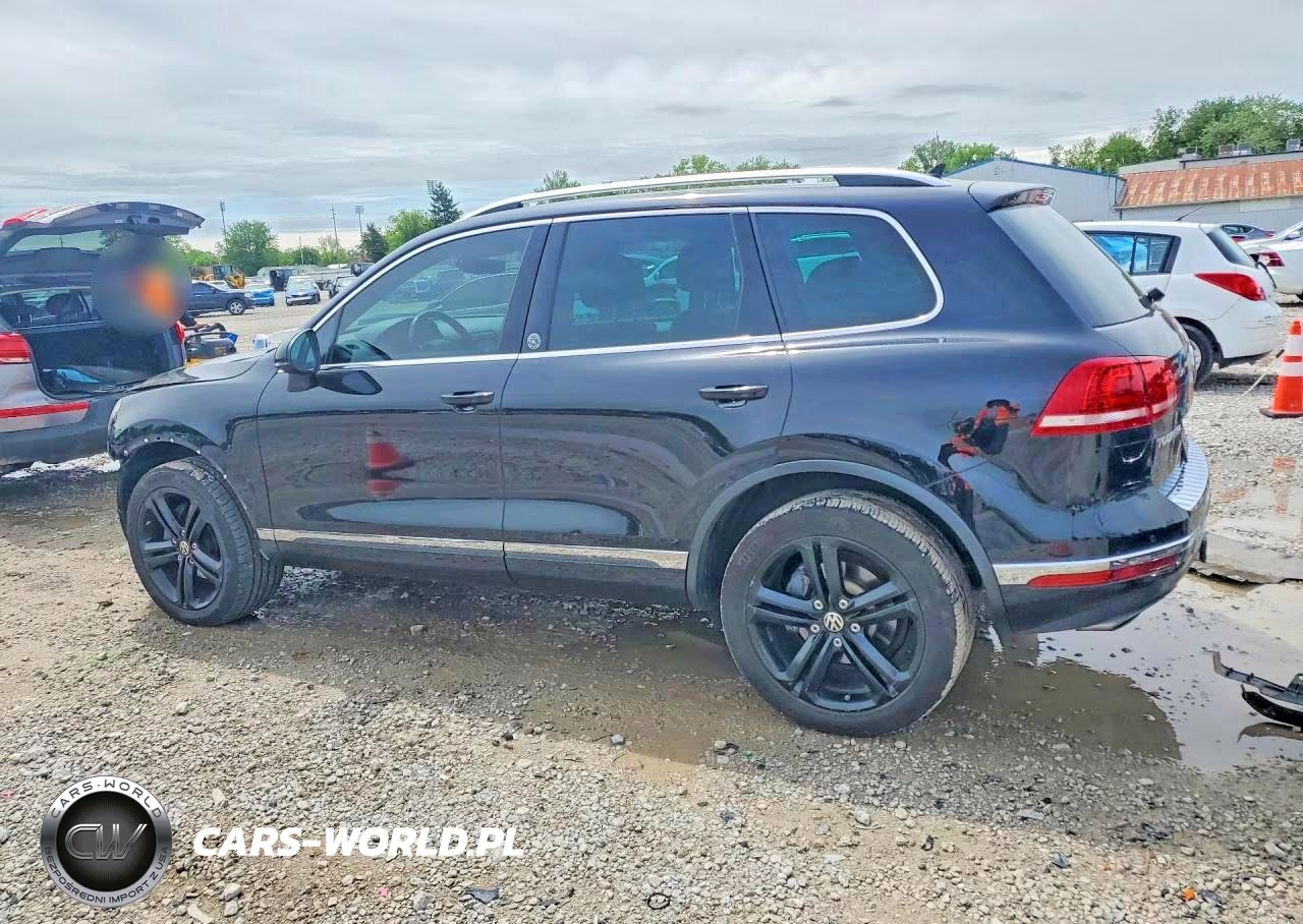 2017 Volkswagen Touareg Wolfsburg VIN:WVGRF7BP3HD004584 - 2