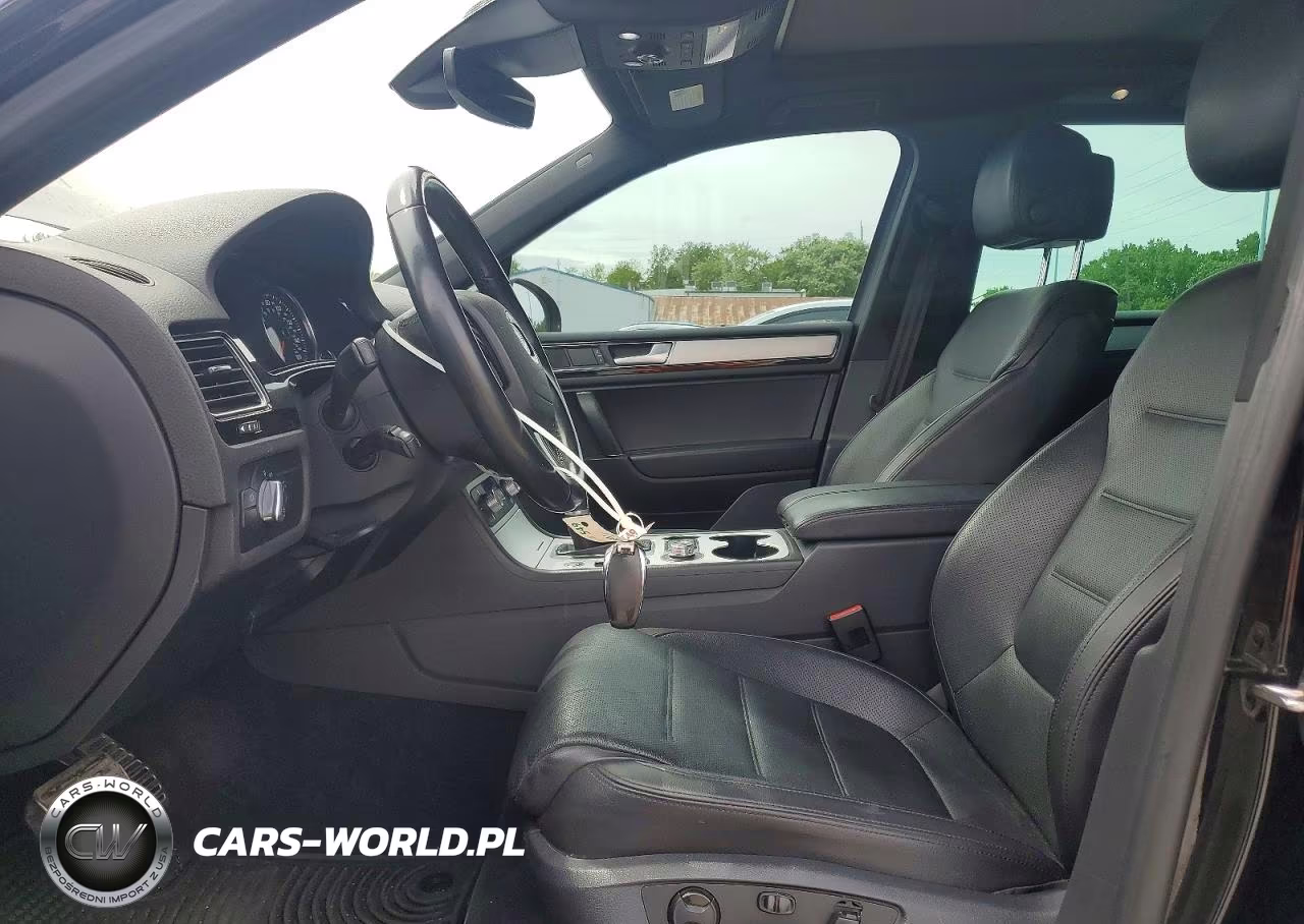 2017 Volkswagen Touareg Wolfsburg VIN:WVGRF7BP3HD004584 - 7