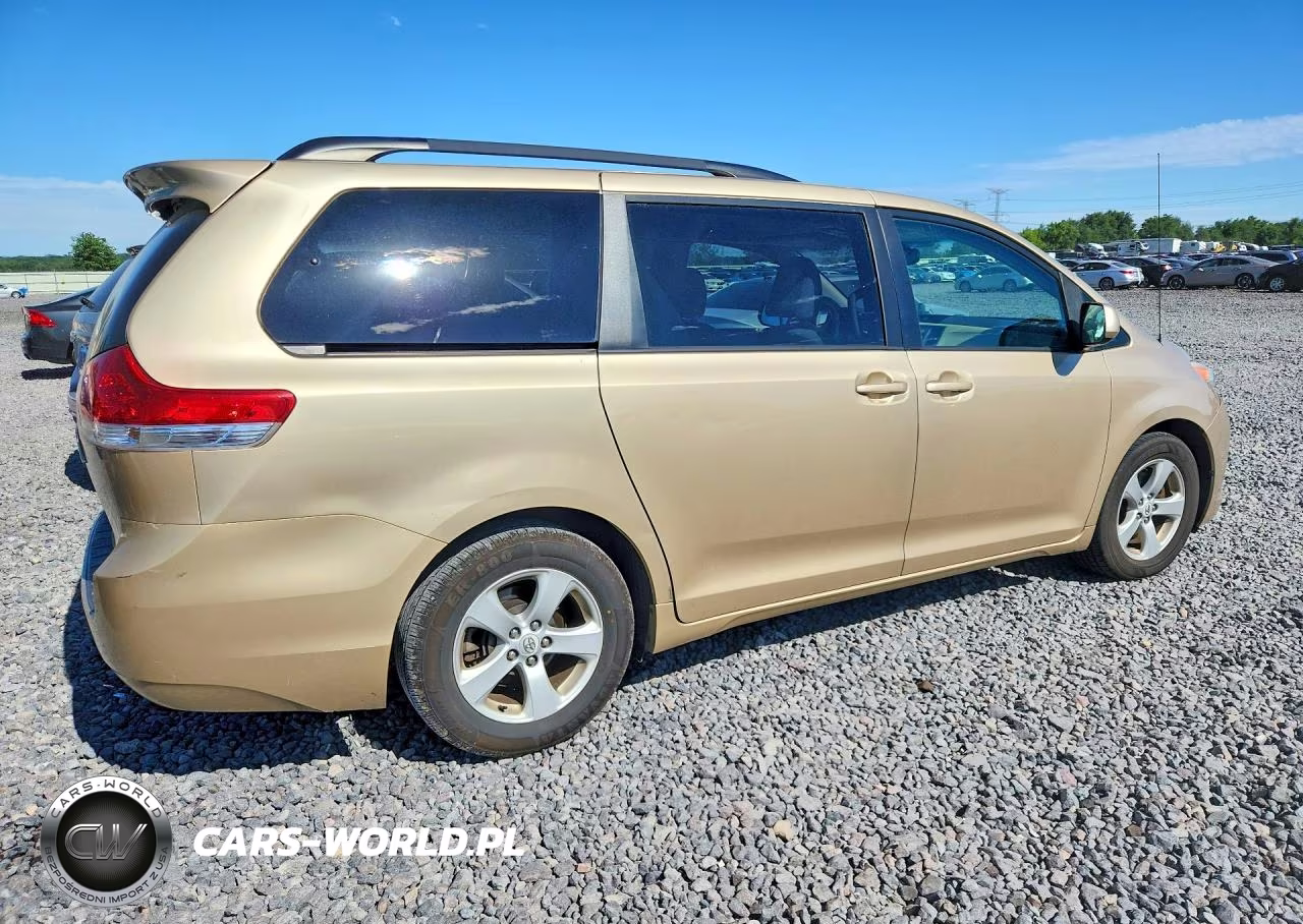2012 Toyota Sienna Le VIN:5TDKK3DC8CS221629 - 3