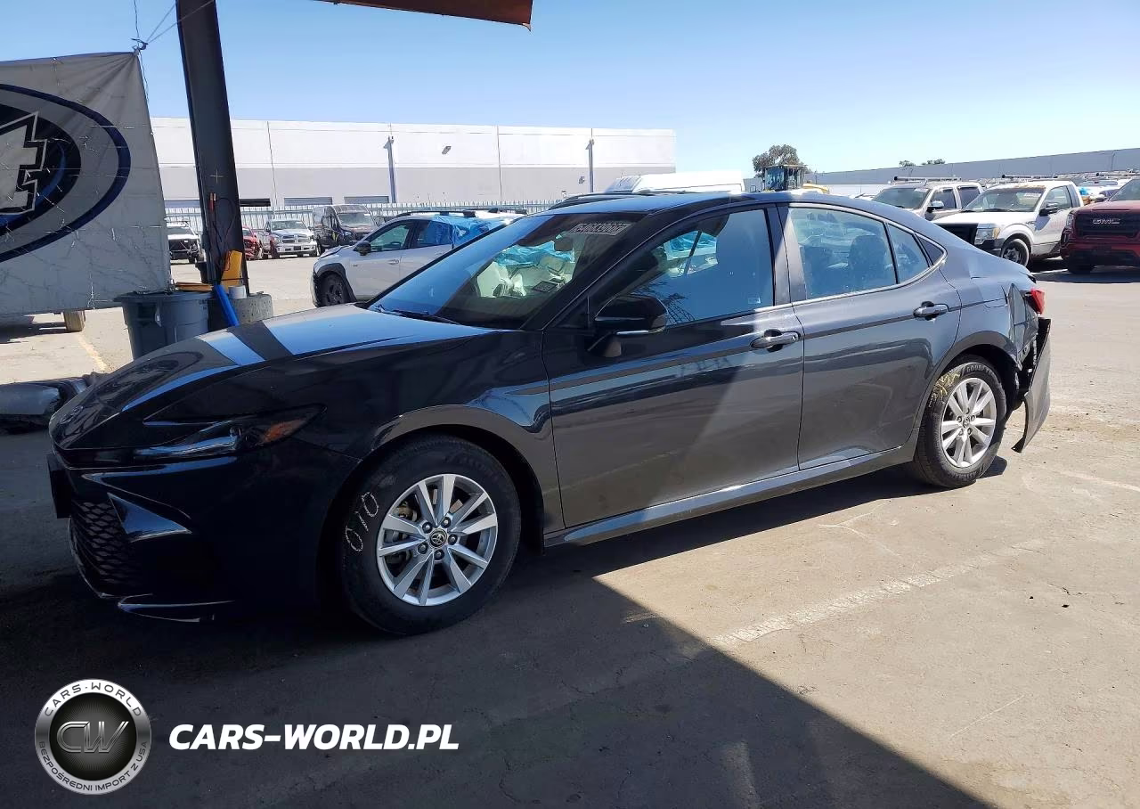 2025 Toyota Camry Le – zdjęcie 1 z 13