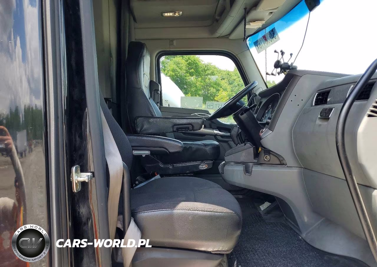 2018 Kenworth Construction T680 VIN:1XKYD49X4JJ201740 - 5