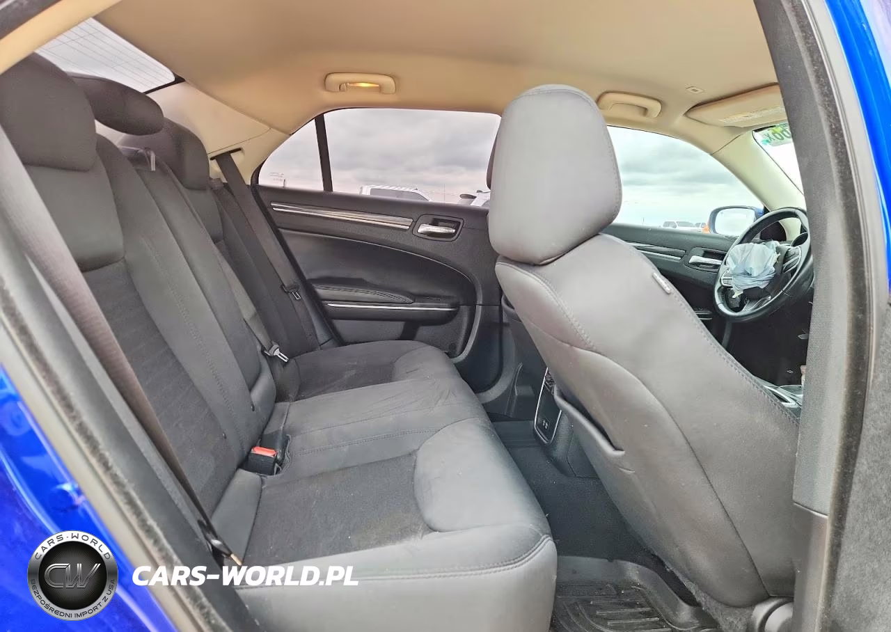 2020 Chrysler 300 Touring VIN:2C3CCAAG1LH189560 - 10