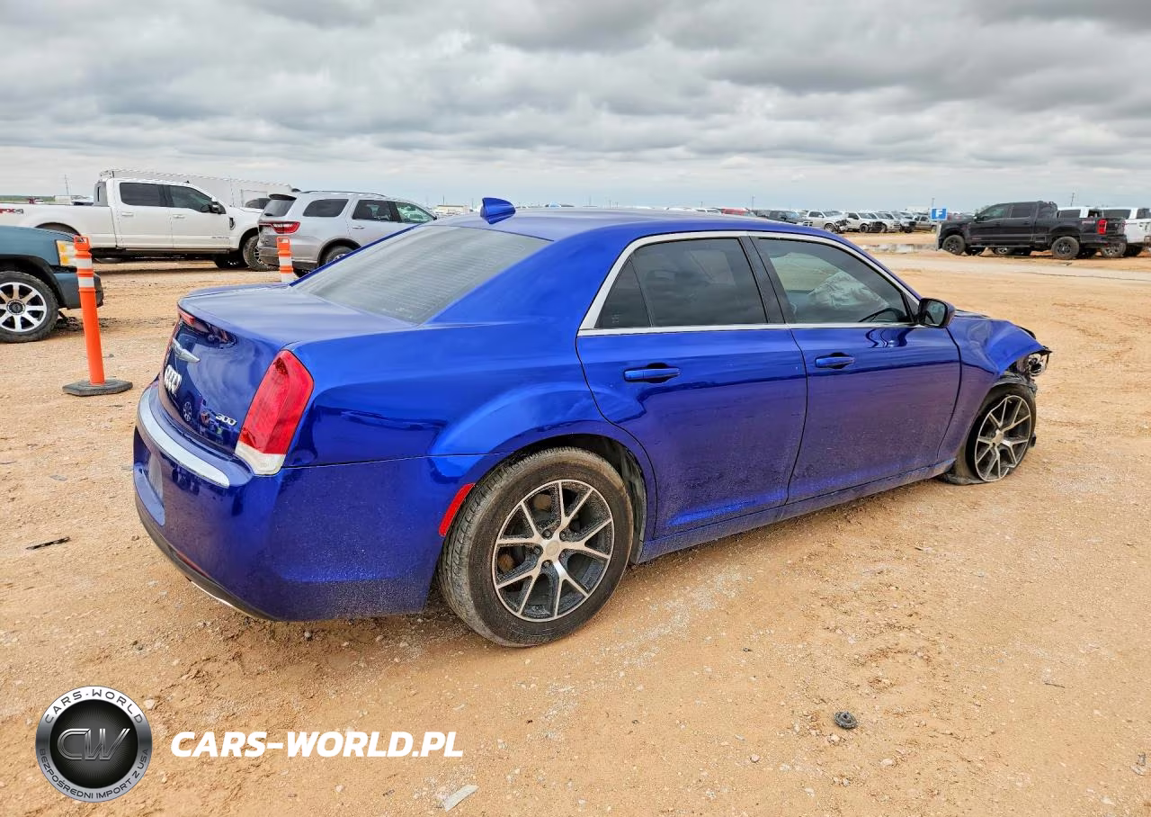 2020 Chrysler 300 Touring VIN:2C3CCAAG1LH189560 - 3