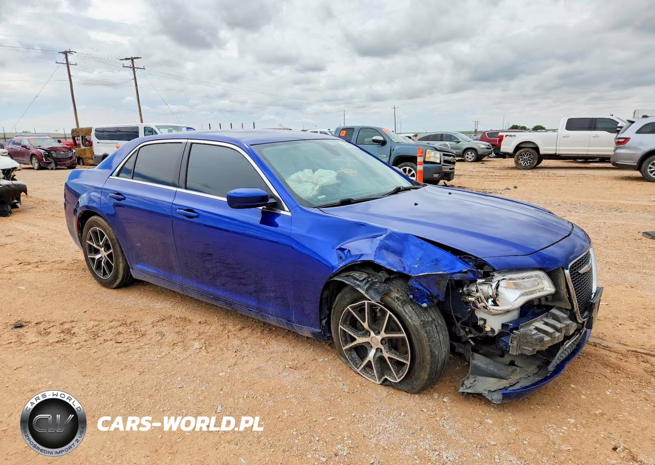 2020 Chrysler 300 Touring VIN:2C3CCAAG1LH189560 - 4