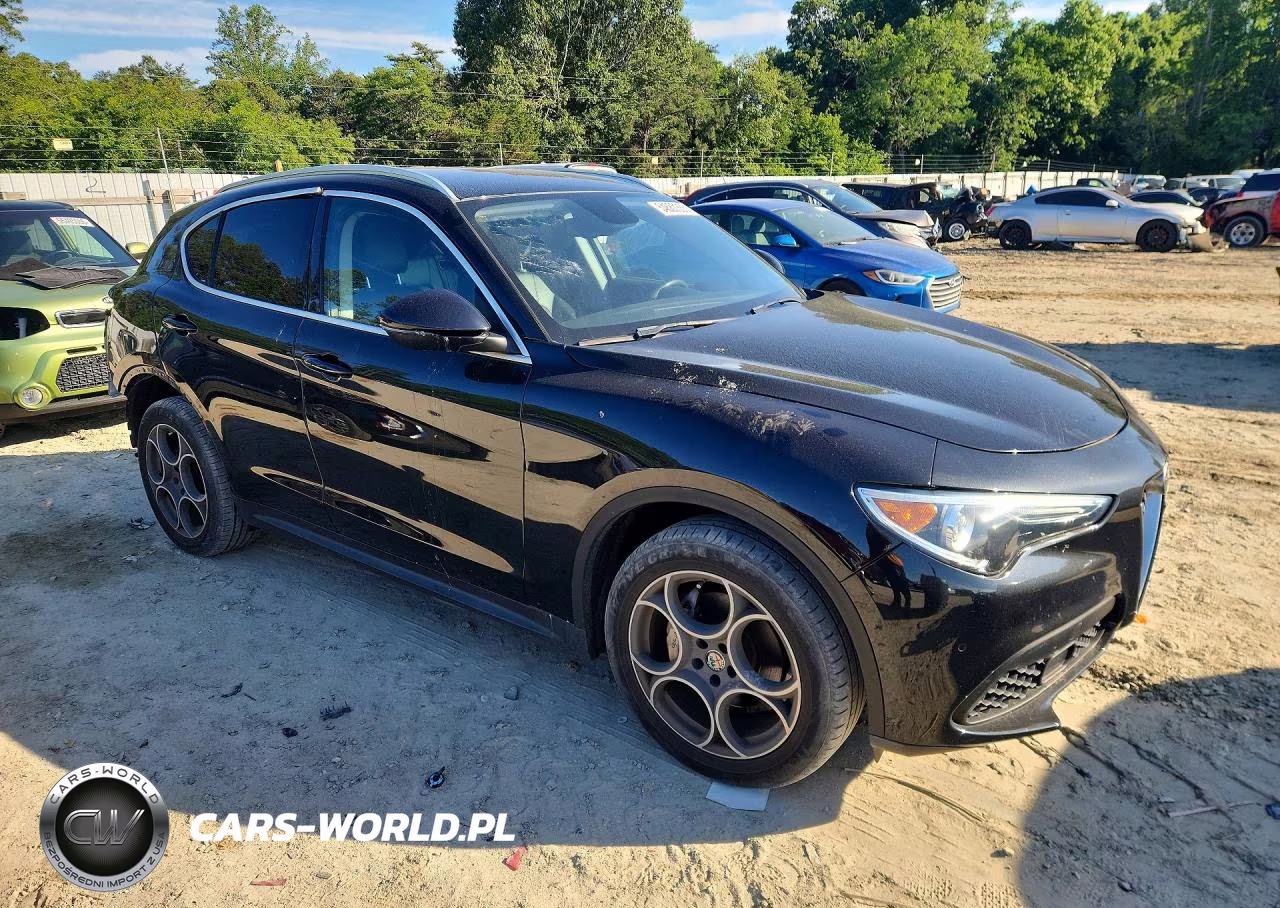 2018 Alfa Romeo Stelvio VIN:ZASFAKAN0J7B70291 - 4