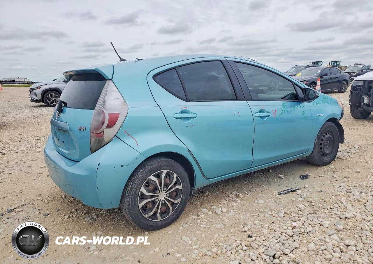 2012 Toyota Prius C Two VIN:JTDKDTB37C1018273 - 3