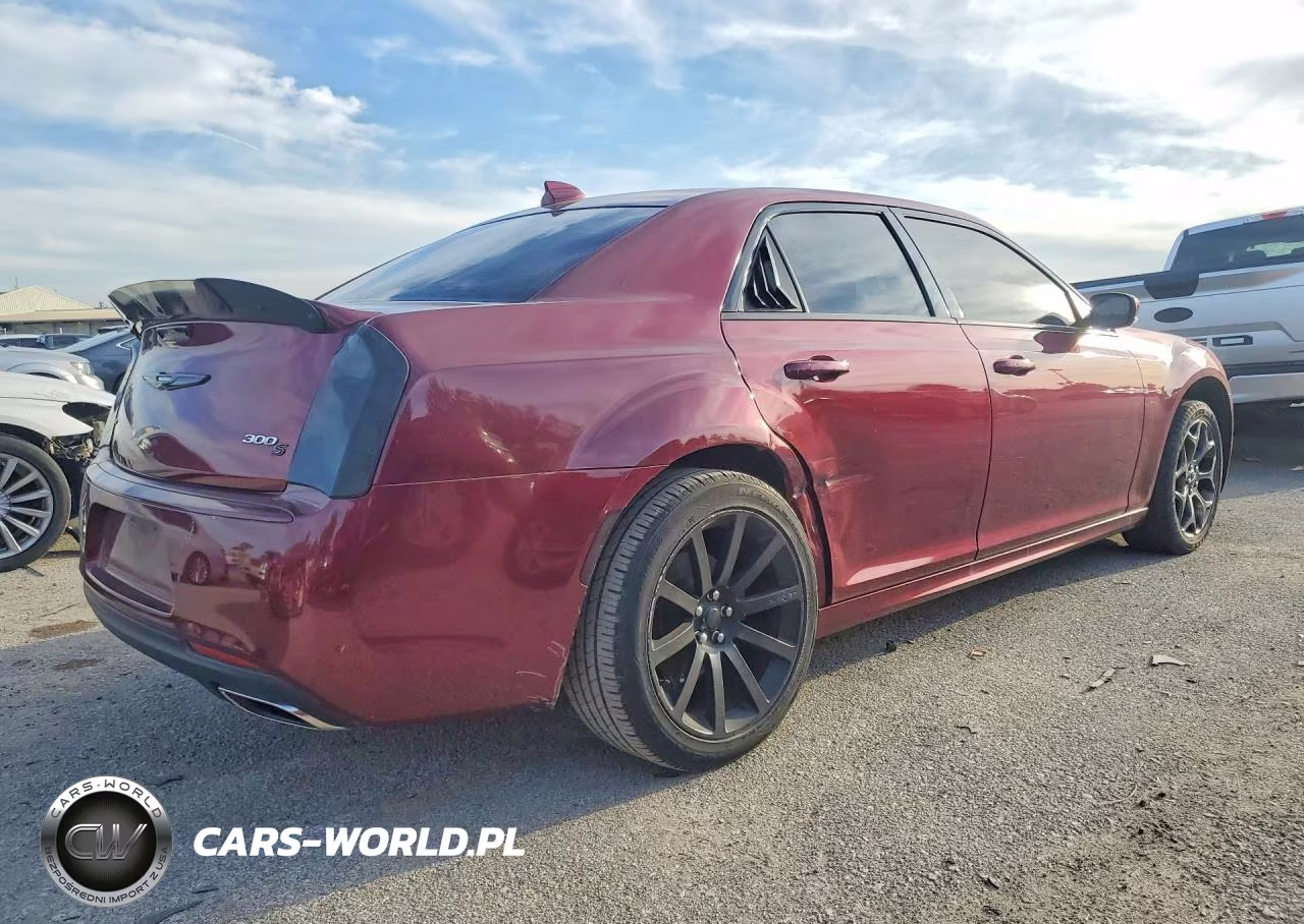 2018 Chrysler 300 S VIN:2C3CCAGG8JH302358 - 3