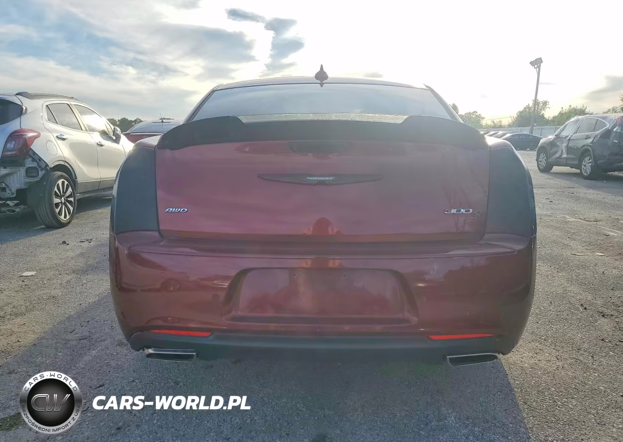 2018 Chrysler 300 S VIN:2C3CCAGG8JH302358 - 6