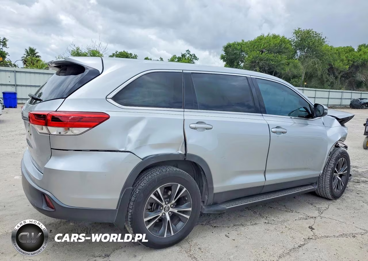 2019 Toyota Highlander Le VIN:5TDZARFH2KS055393 - 3