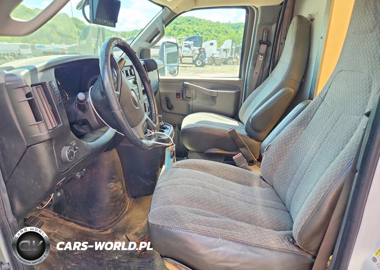 2020 GMC Savana Delivery Truck VIN:1GD37SCG2L1117232 - 7