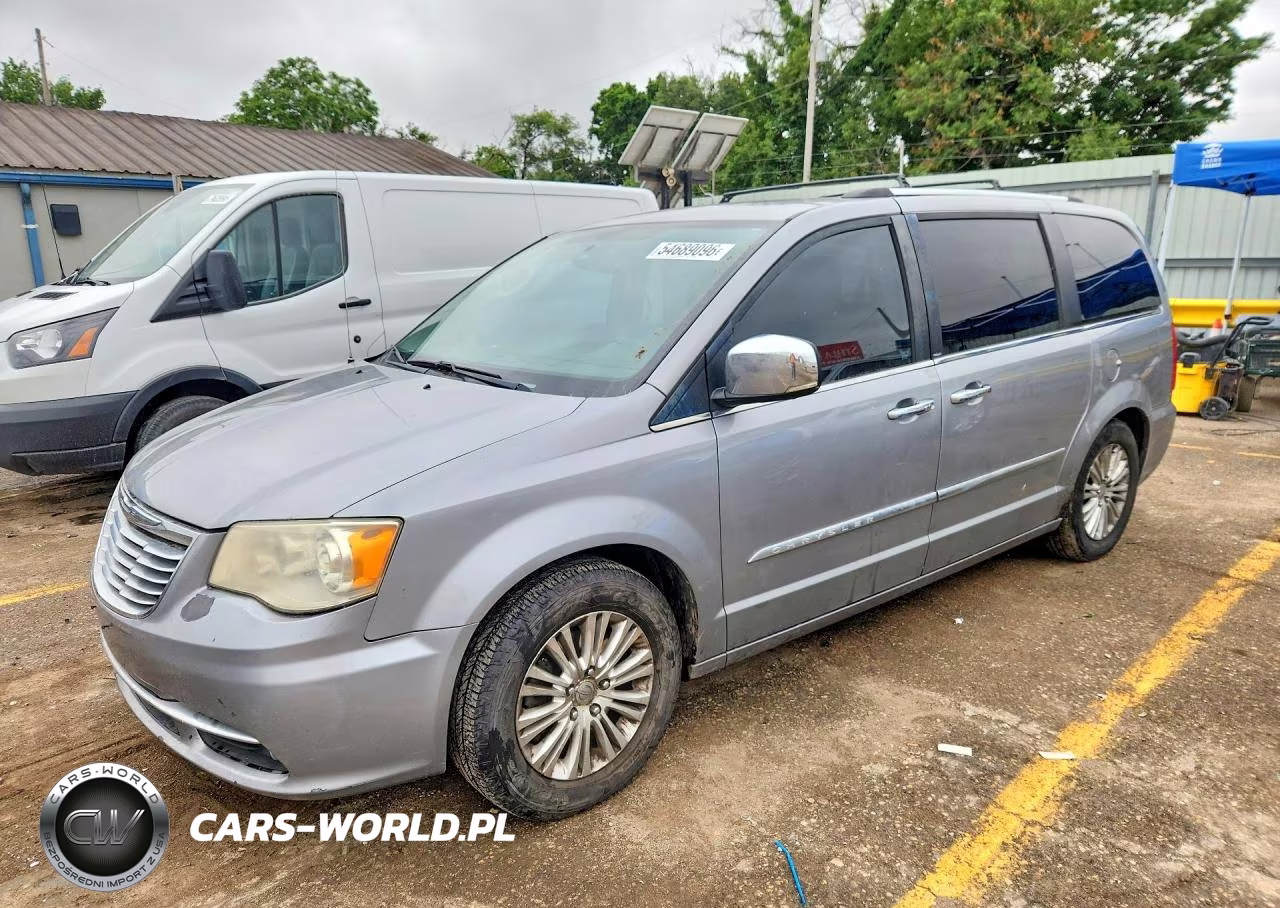2013 Chrysler Town & Country Limited – zdjęcie 1 z 13