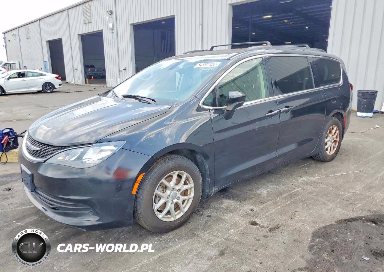 2020 Chrysler Voyager Lxi – zdjęcie 1 z 13